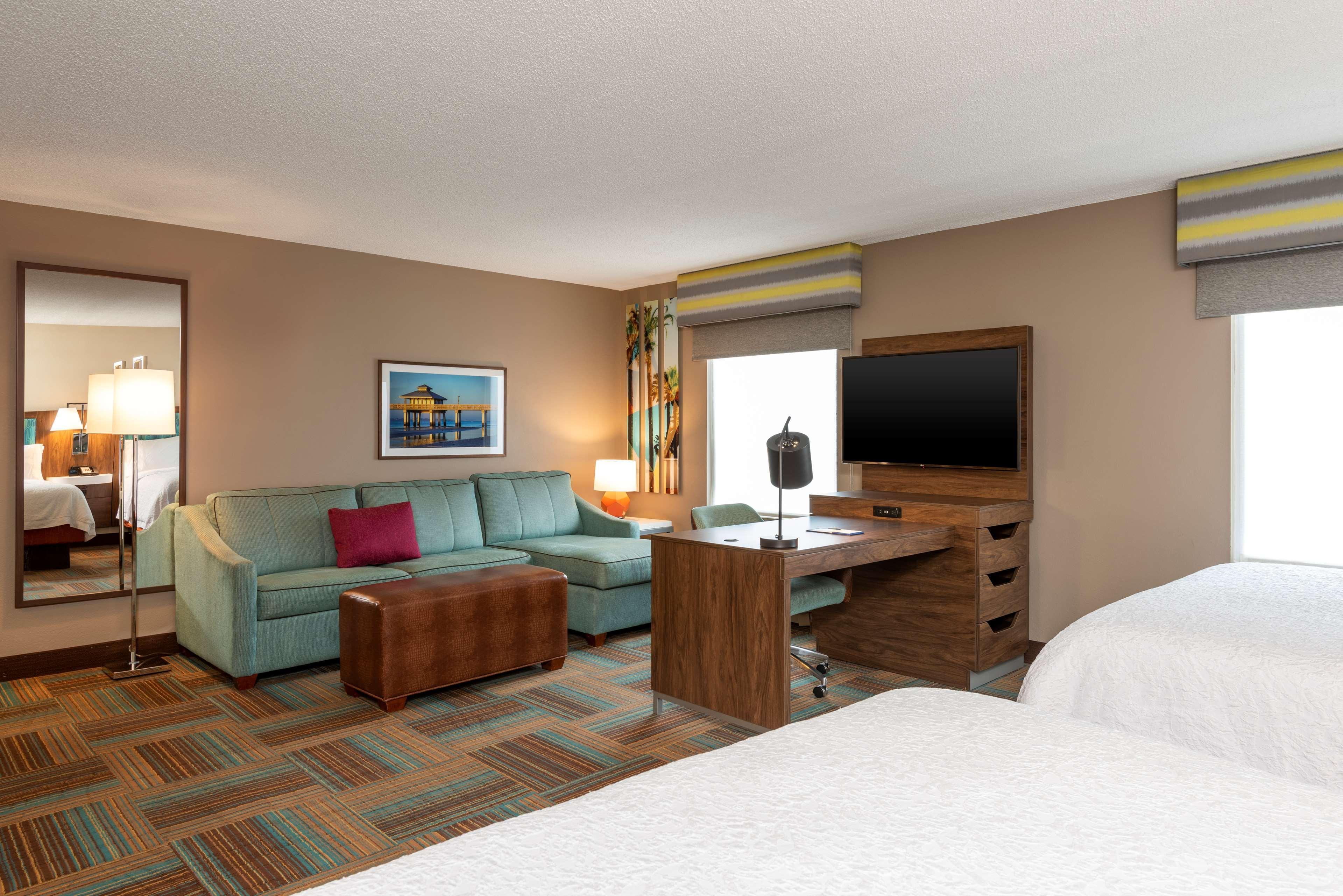 Hampton Inn & Suites Fort Myers-Colonial Boulevard מראה חיצוני תמונה