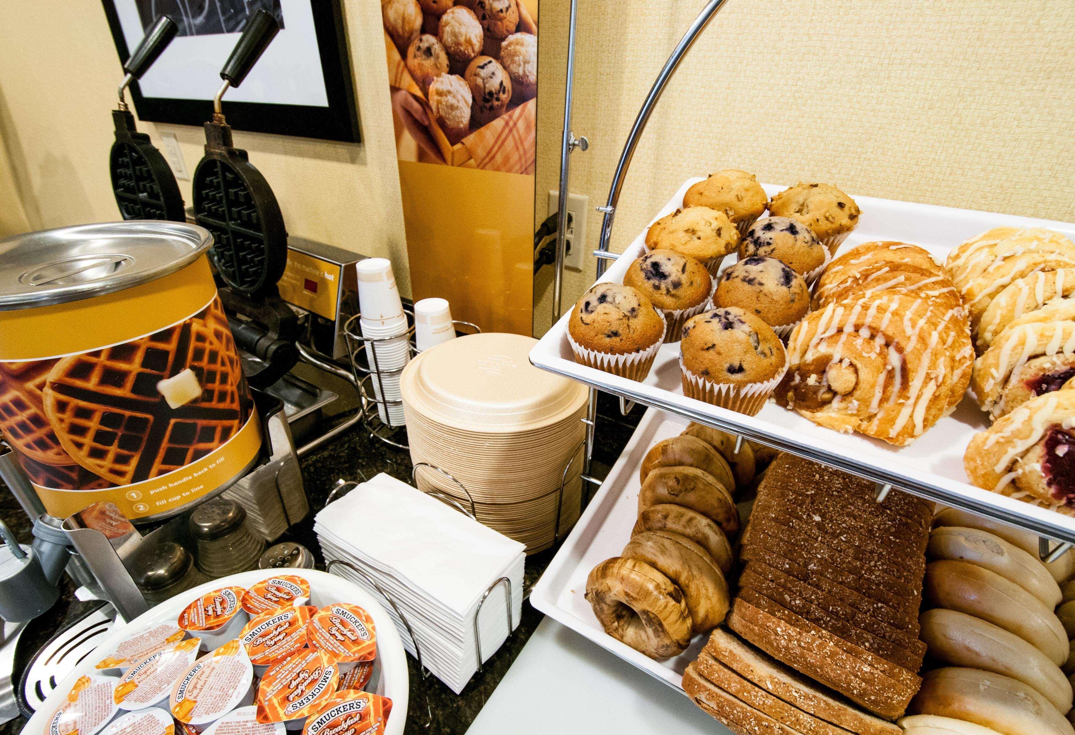 Hampton Inn & Suites Fort Myers-Colonial Boulevard מראה חיצוני תמונה