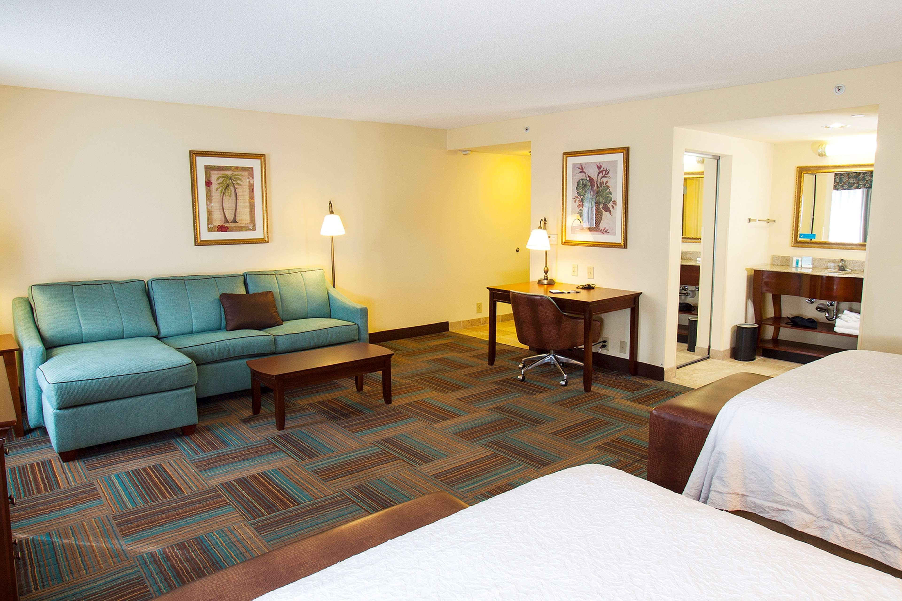 Hampton Inn & Suites Fort Myers-Colonial Boulevard מראה חיצוני תמונה