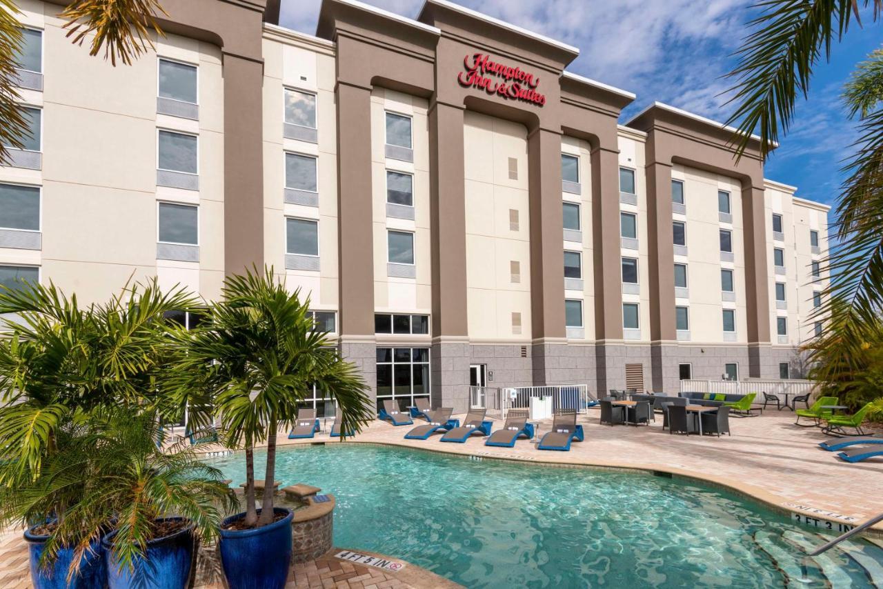 Hampton Inn & Suites Fort Myers-Colonial Boulevard מראה חיצוני תמונה