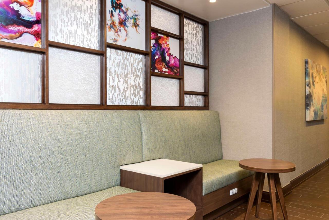 Hampton Inn & Suites Fort Myers-Colonial Boulevard מראה חיצוני תמונה