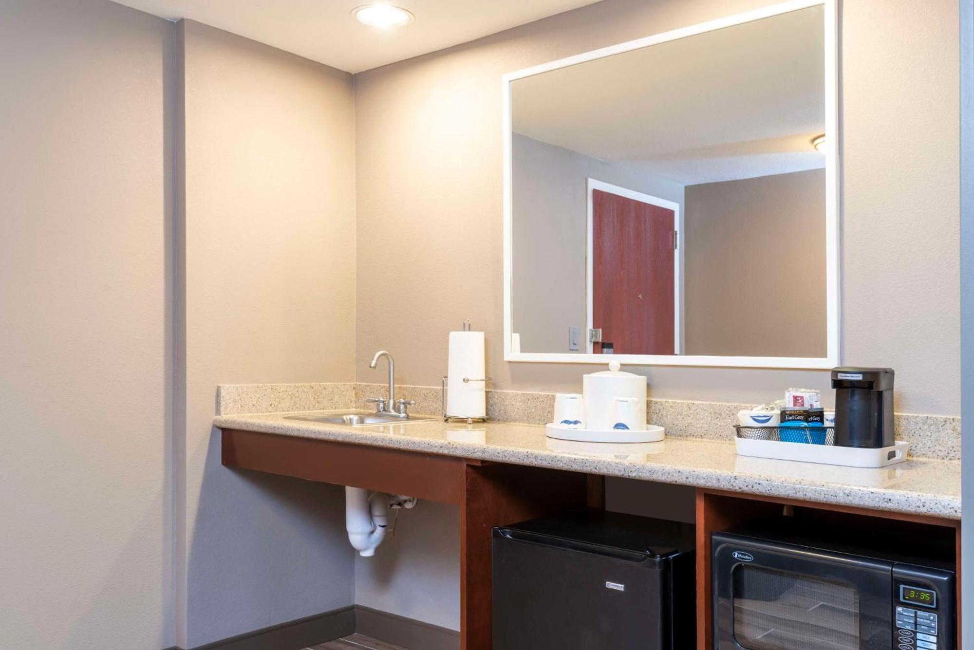 Hampton Inn & Suites Fort Myers-Colonial Boulevard מראה חיצוני תמונה
